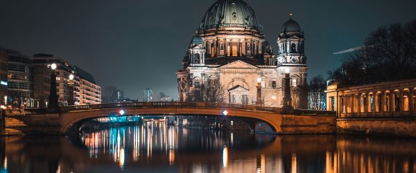 Berliner Dom an der Spree bei Nacht, Glasbild Panorama Verkauf – Bild 5