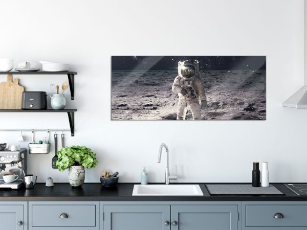 Einsamer Astronaut auf dem Mond, Glasbild Panorama Mode – Bild 3